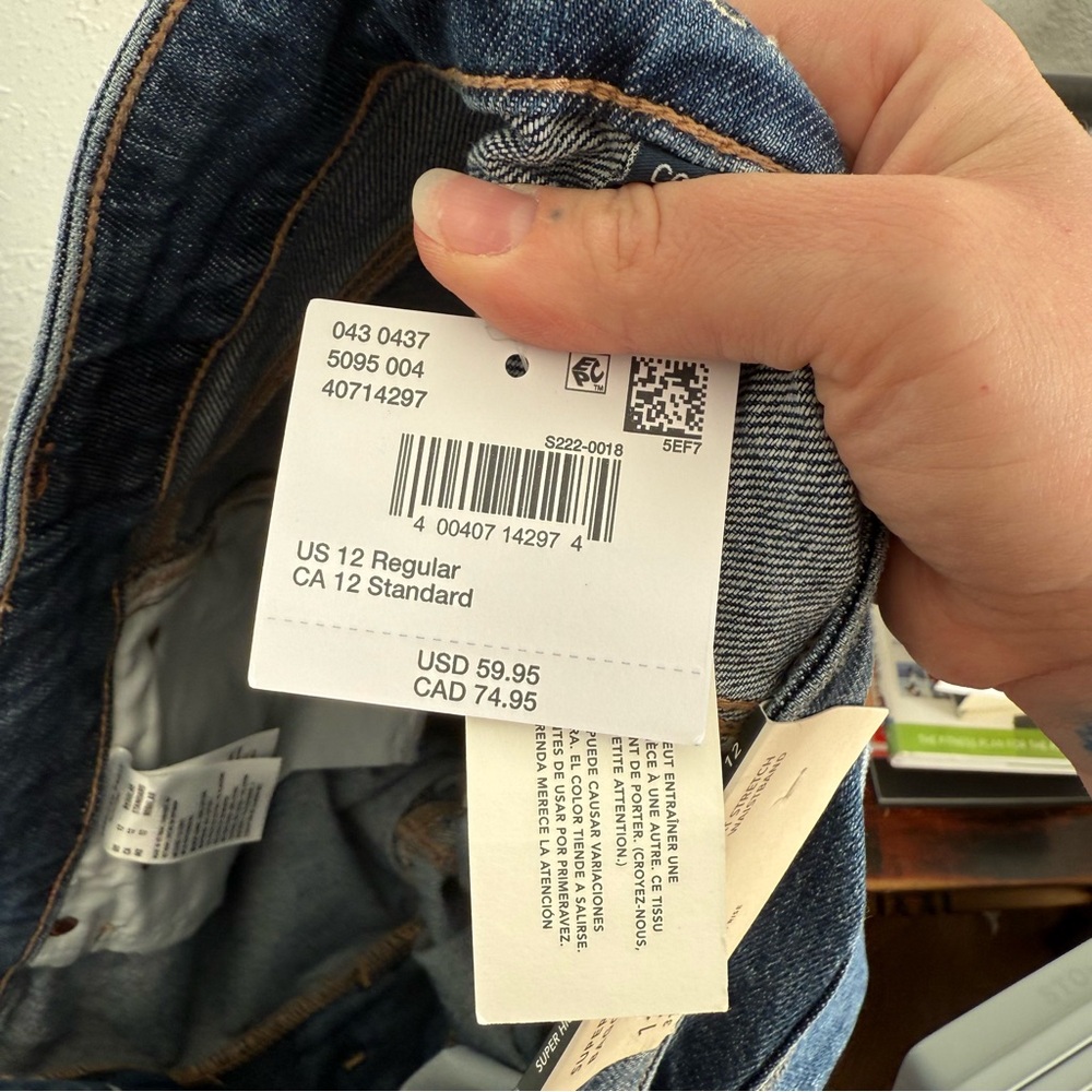 American Eagle Outfitters Super High-Rise Cuffed Baggy Jeans - Picture 8 of 9